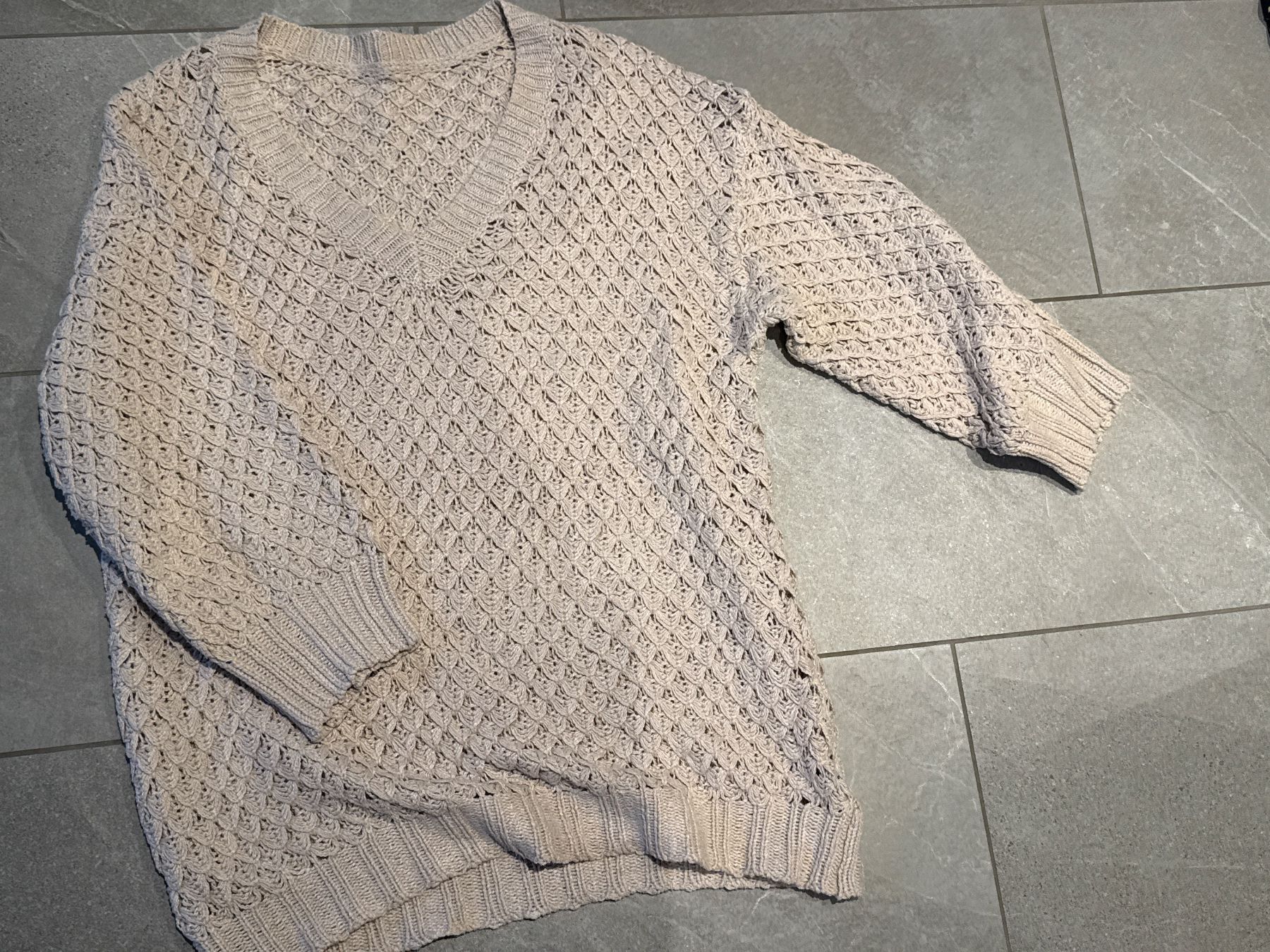 Pulls & Sweat-shirts: Long- Strick Pulli, V- Ausschnitt, M/L – D'occasion à Amriswil par used2use 1