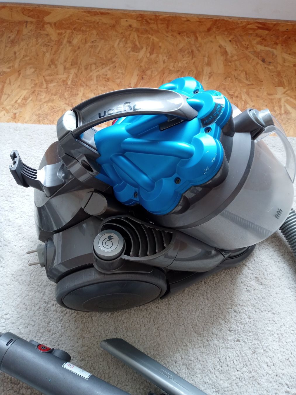 Dyson Aspirapolveri & Accessori: Staubsauer Dyson DC29 mit Zubehör – Usato da Prez-vers-Siviriez venduto da Monija70 4
