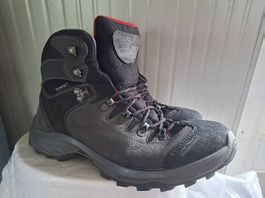 Chaussures de montagne pointure 43, en très bon état 