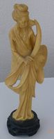 Asiatische Figur auf Holz Sockel. Guter Zustand. Material ?