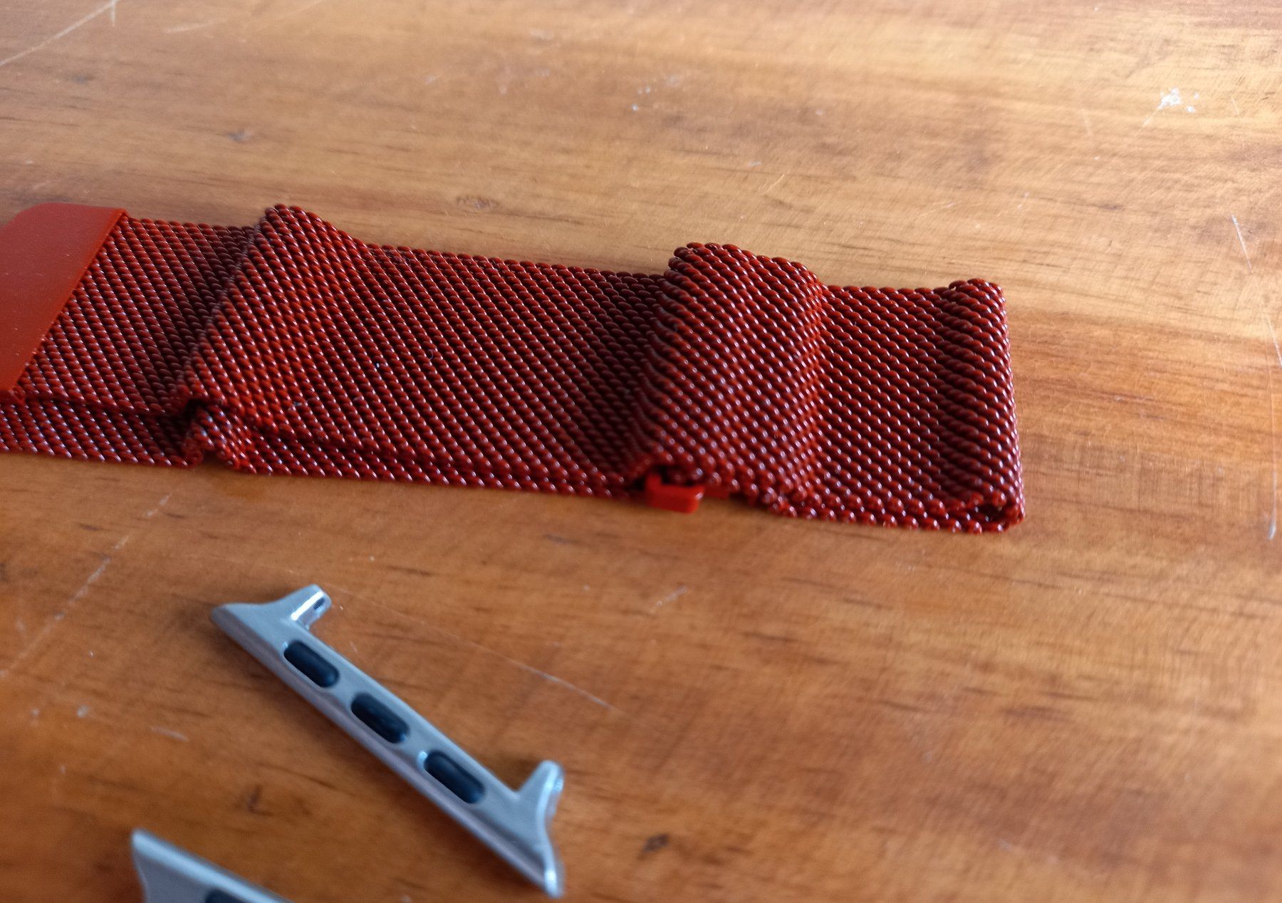 Apple Armbänder & -reifen: Rotes magnetisch Edelstahlarmband für Apple Watch 42,44,45mm – Neu und originalverpackt aus Lausanne von WATCH-WORLD 4
