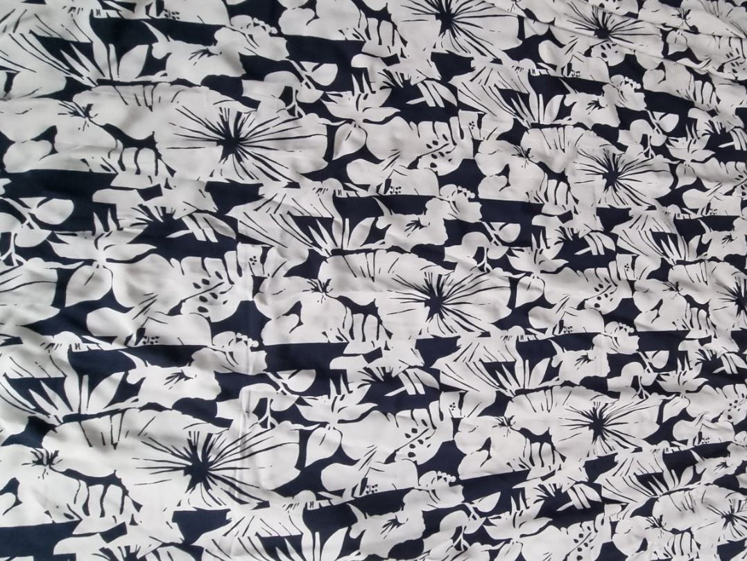 Tessuti: Stoff Viscose mit Blumen Muster – Nuovo e nell'imballaggio originale da Geroldswil venduto da Agapanthus22 3
