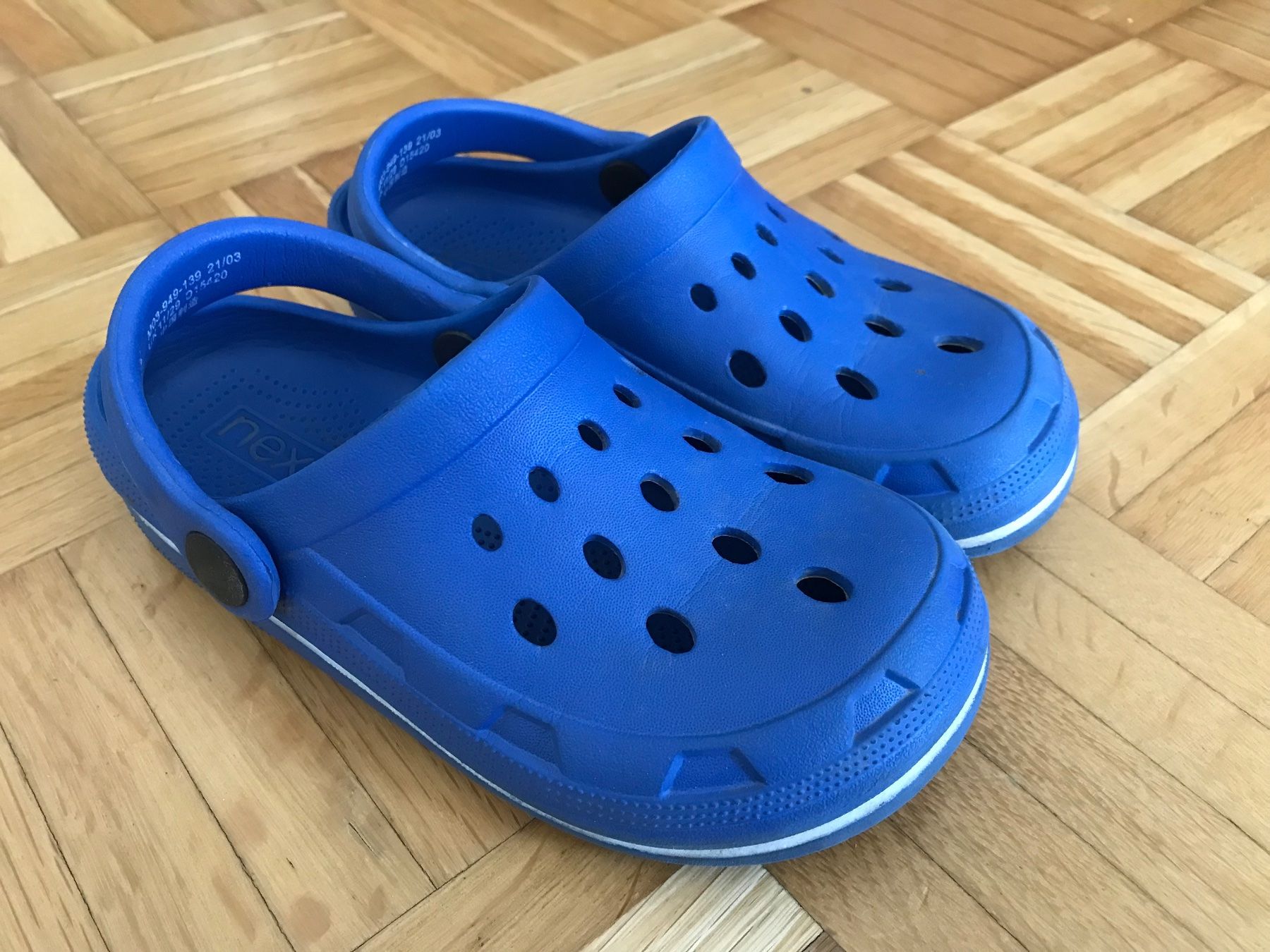 Scarpe per ragazzi: Badeschuhe von Next Grösse 29 blau – Usato da Emmenbrücke venduto da Hathor123