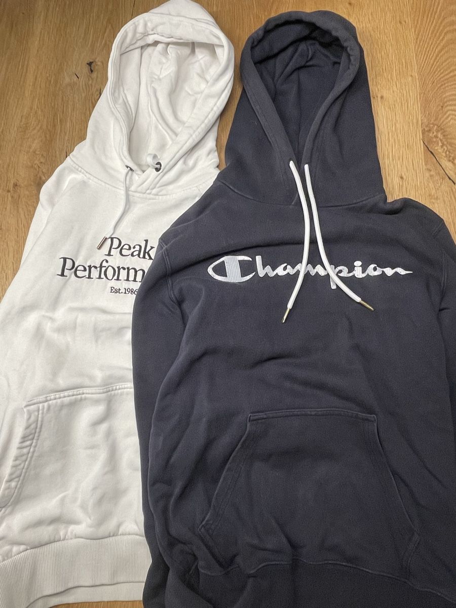 Maglioni & Felpe: 2 Kapuzenpullover Peak Performance S und Champion S – Usato da Zürich venduto da ren_85bc