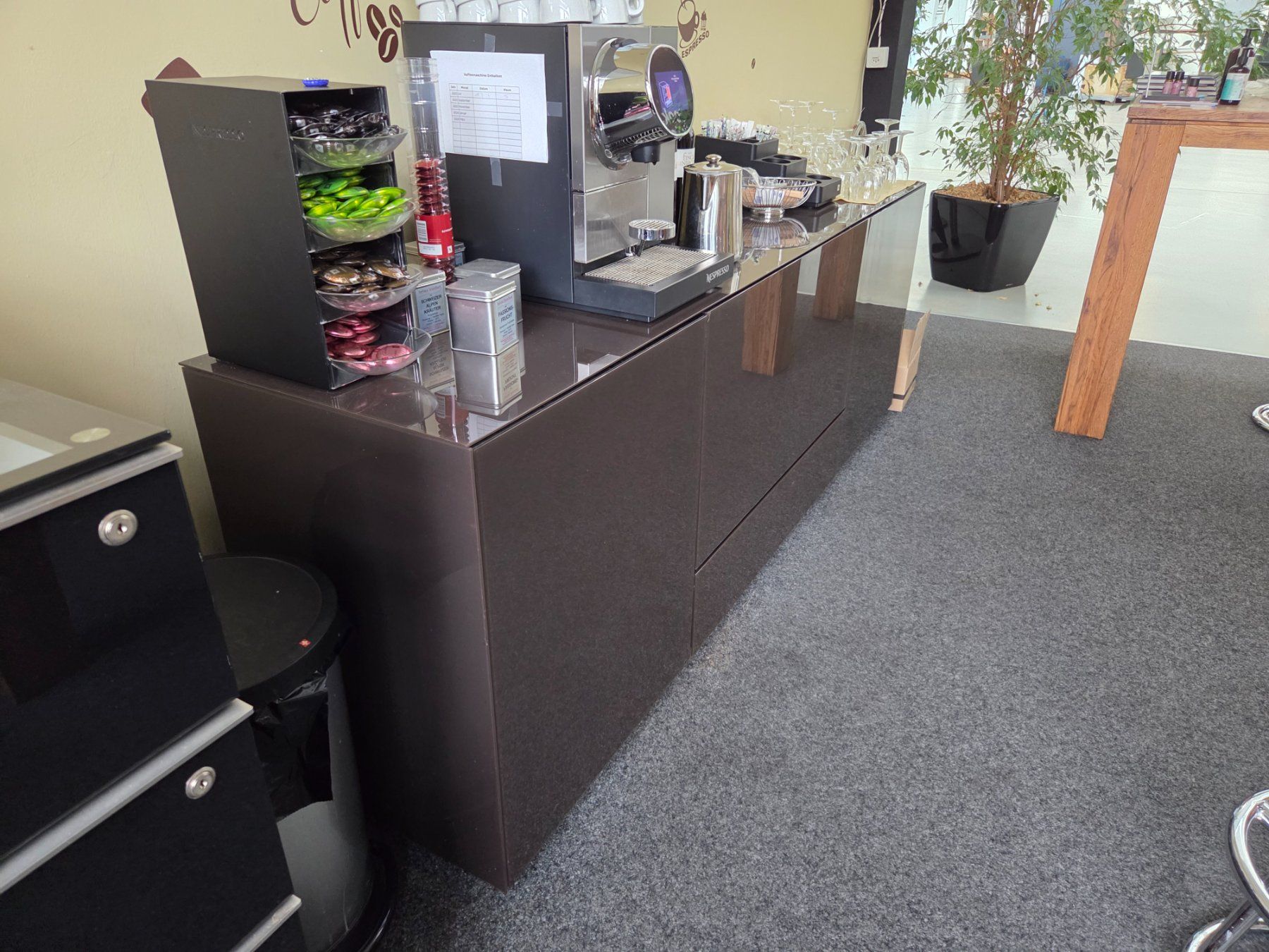 Credenze: Top Zustand: Sideboard/Buffet in Anthrazit Hochglanz. – Usato da Uster venduto da lookandlisten 1