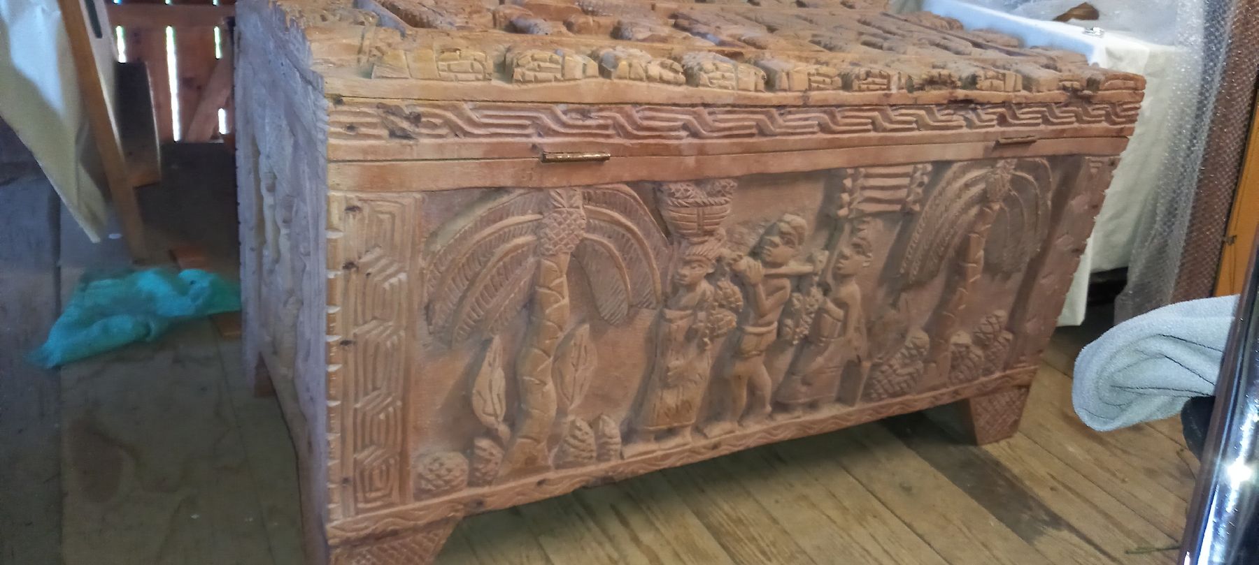 Truhen: Antike afrikanische Truhe – Gebraucht aus Wädenswil von Greatstuff 1