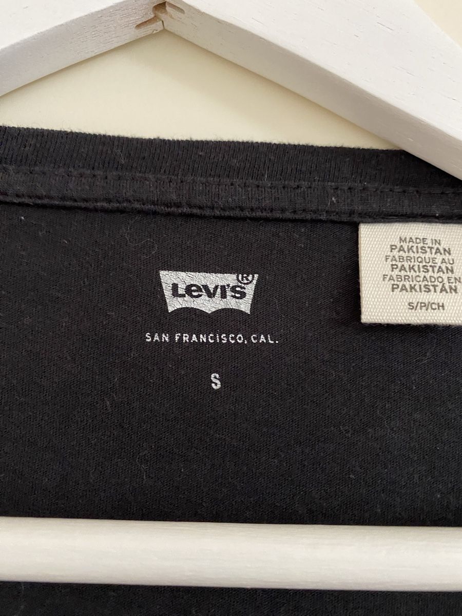 Levi's T-shirt: T-shirt LEVI’S – Nuovo (secondo la descrizione) da Arzier-Le Muids venduto da ma_gd4 1