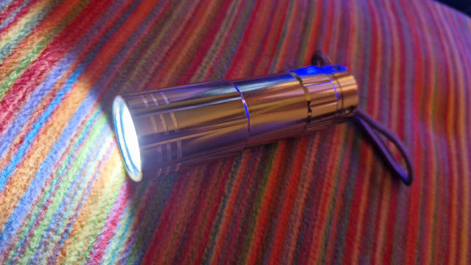 Lampade: Kleine Stab-Taschenlampe – Usato da Oberengstringen venduto da Asteroid56 5