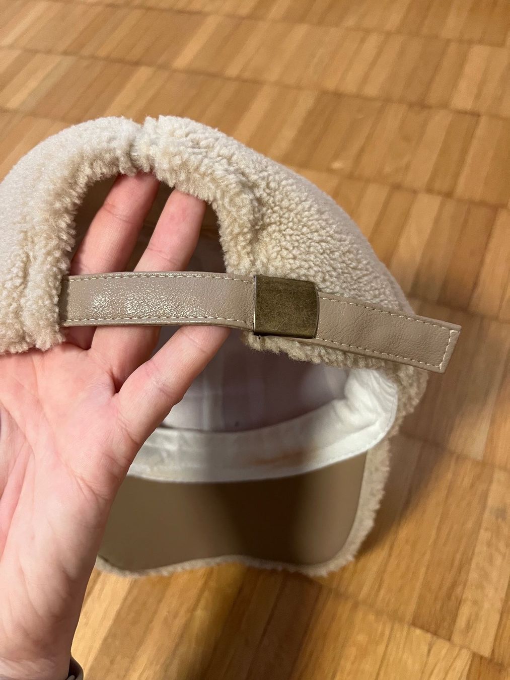 Copricapi, berretti & cappellini: Pat Calvin Teddy Cap beige kuschelig – Usato da Jona venduto da Good_luck1_ 4