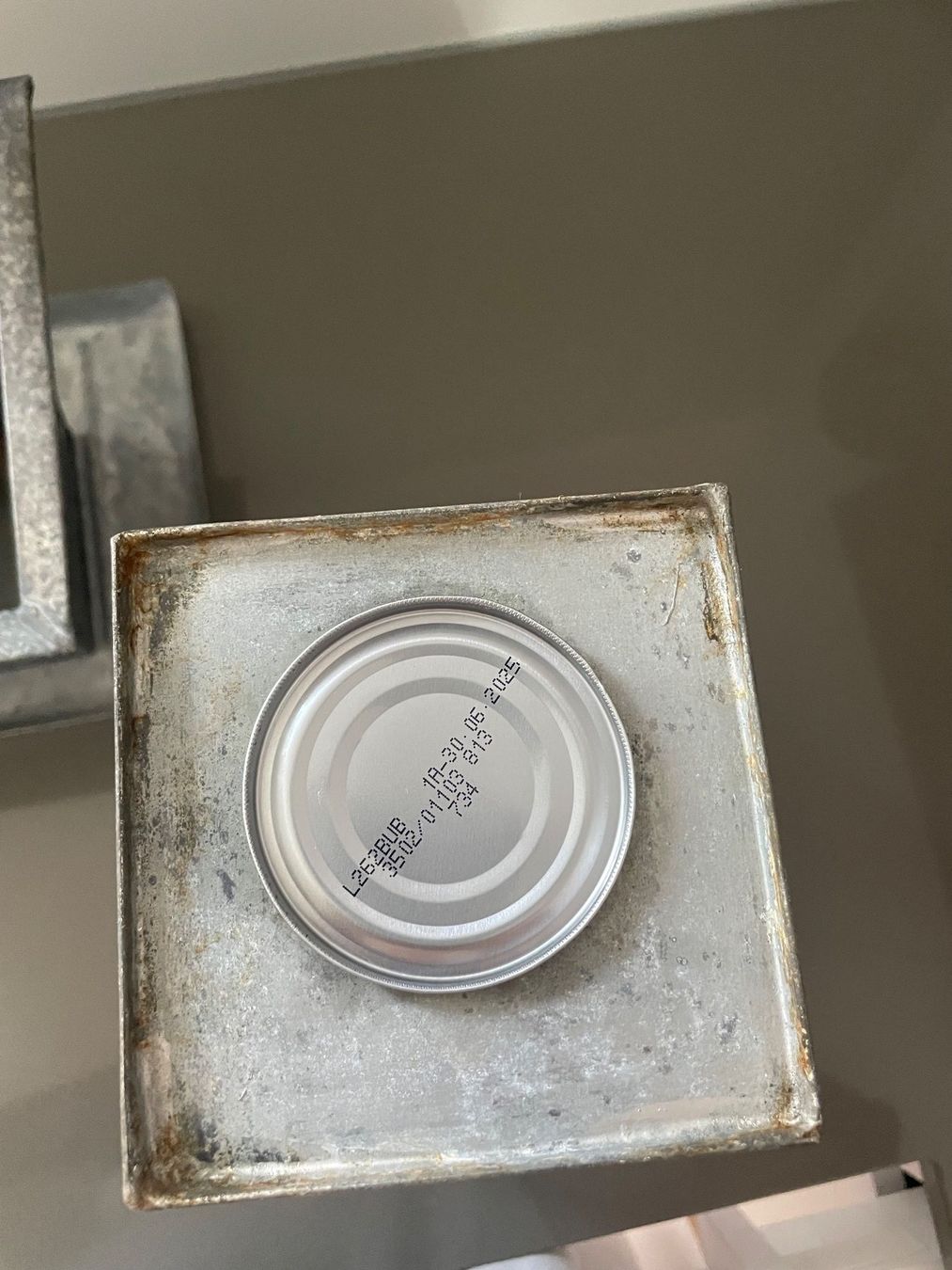 Vasi per fiori: 2 Blumentöpfe und ein Untersatz Metall – Usato da Winkel venduto da Kade50 2