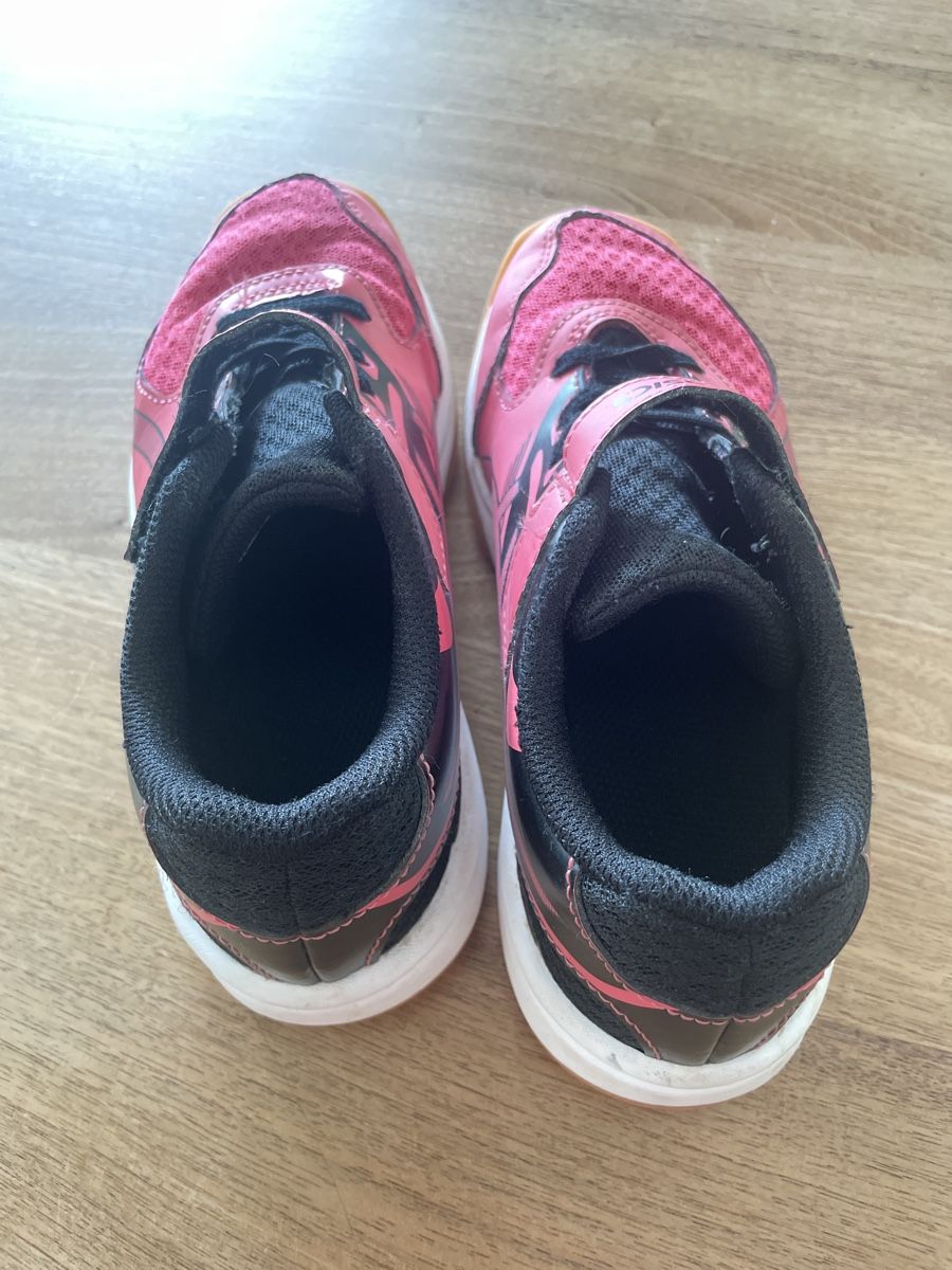 Chaussures filles: Asics Kinder Turnschuhe, Grösse 33.5 – D'occasion à Berikon par Cyberbob2000 2