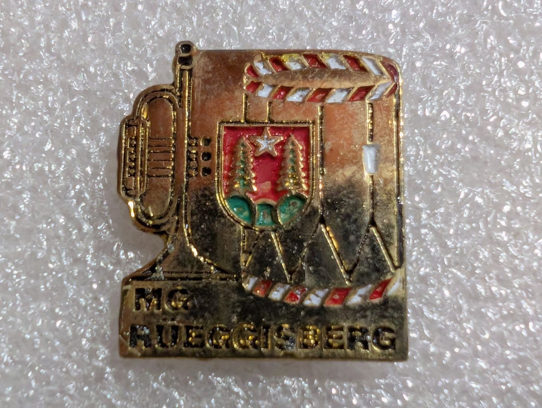 Plaketten & Abzeichen: Ansteckpin 273: MG Rüeggisberg – Gebraucht aus Oppligen von Pin-Fall-Shop