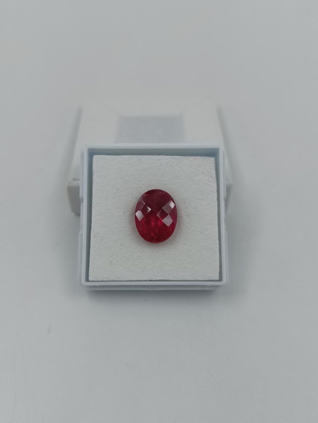 Pietre preziose: 1 PINKER OVALER TURMALIN, 8.500 CT. – Usato da Luzern venduto da EdiGem
