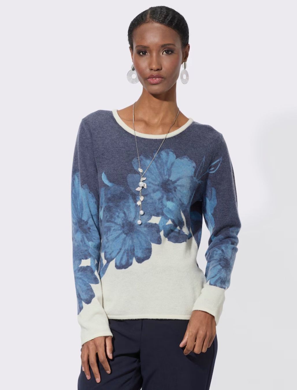 Maglioni & Felpe: Feinstrickpullover mit diagonalem Blütendruck, Grösse 44 – Usato da Bettlach venduto da Brissoni 3