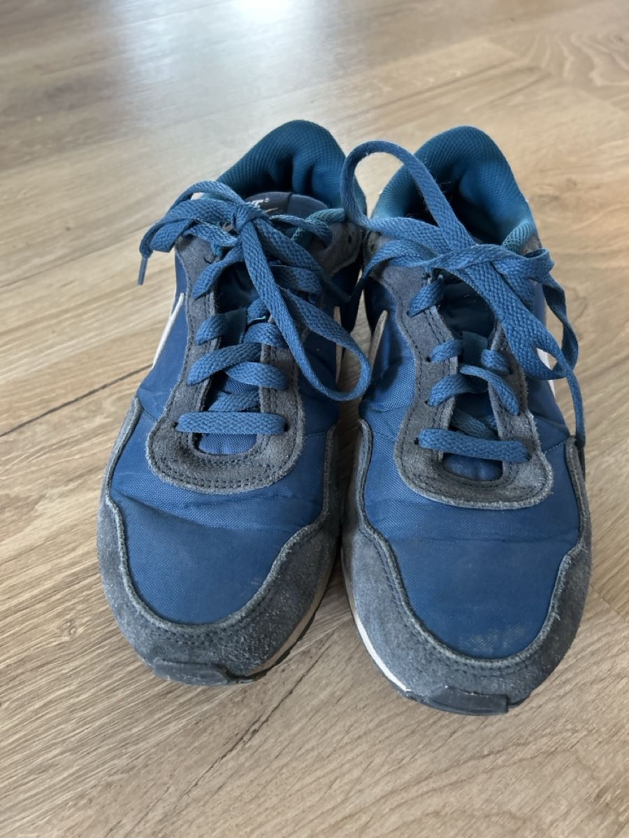 Nike Schuhe für Jungen: Nike Freizeitschuh Sneaker Gr. 38.5 – Gebraucht aus Gelterkinden von Sab_la85 2