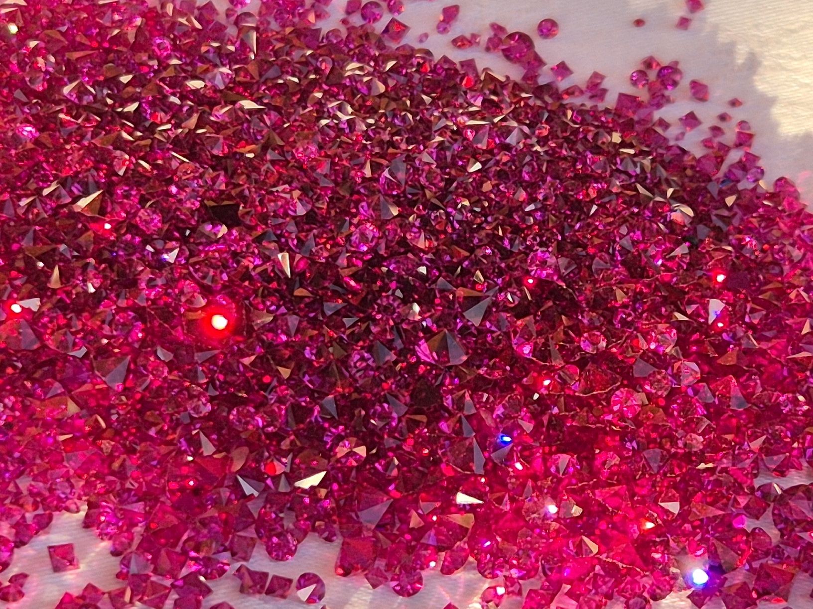 Kit bricolage: Swarovski Strass Steine Farbe Ruby – Nuovo (secondo la descrizione) da Höfen b. Thun venduto da enr_7xsd 3