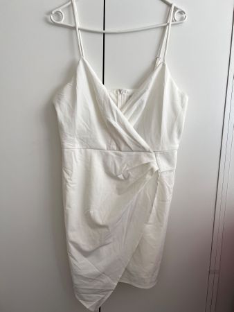 Robe blanche neuve en taille L
