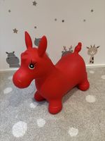Rotes Hüpfpferd für Kinder - Ideal für drinnen und draussen!