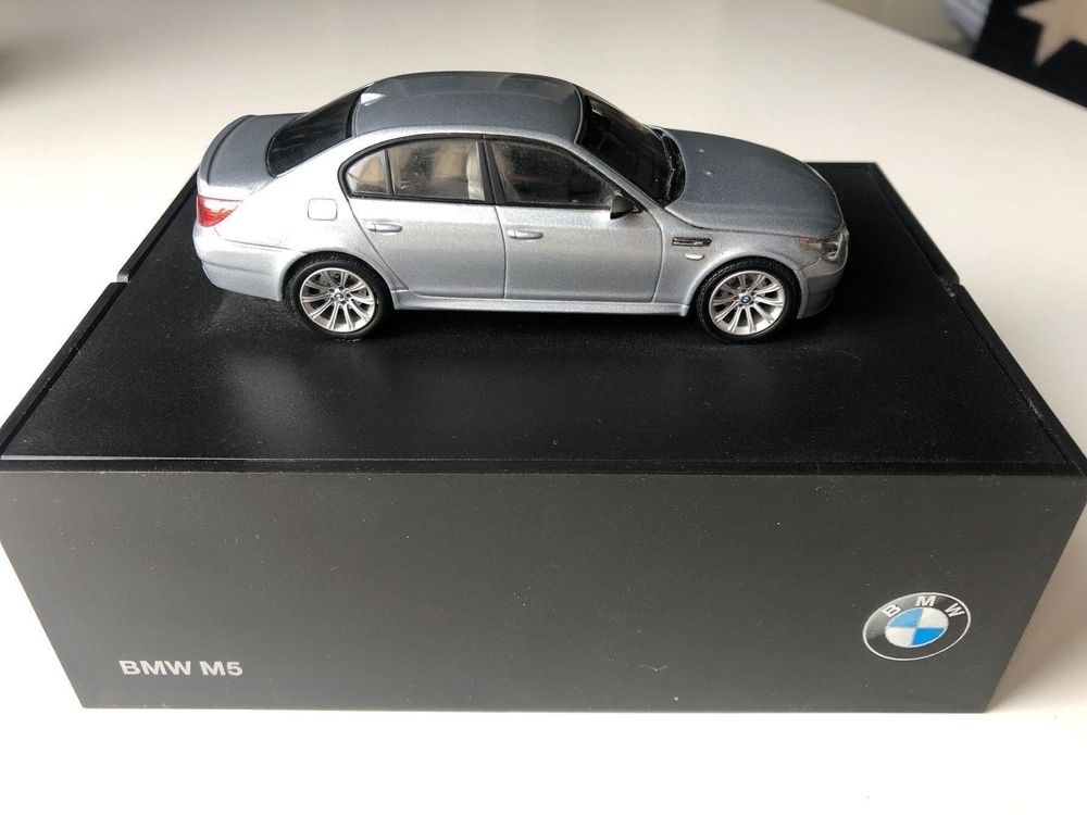 BMW M5 E60 V10 Rouge Red Indianapolis Maisto 1/18 31144R - Collection