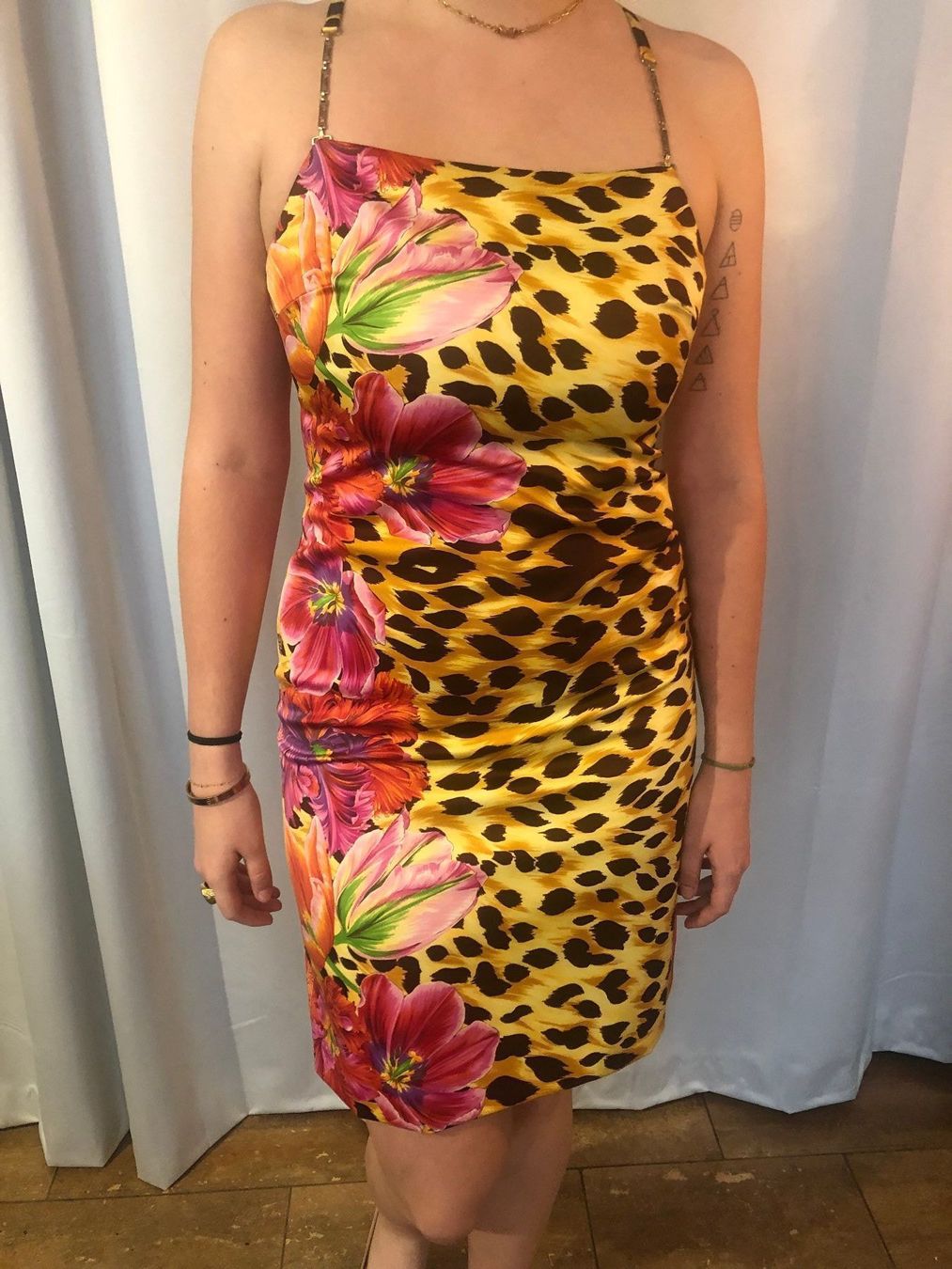 Versace Vestiti: Exklusives Versace Classic Kleid – Usato da Zürich venduto da Naebeli 2