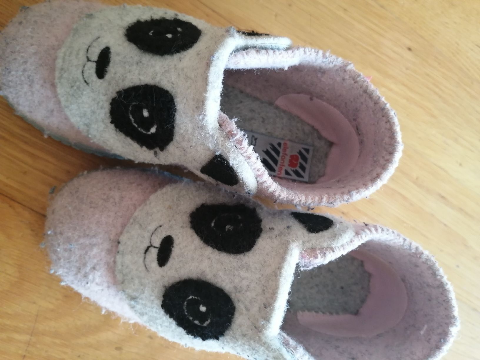 Scarpe per ragazze: 2 Parr kinder Hausschuhe Gr. 25 elephant – Usato da Oensingen venduto da jia_gs8g 2