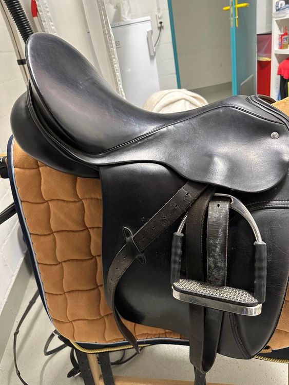 Selles, accessoires: Dressur-Reitsattel "Passier" – D'occasion à Affoltern am Albis par rollotomasi 2