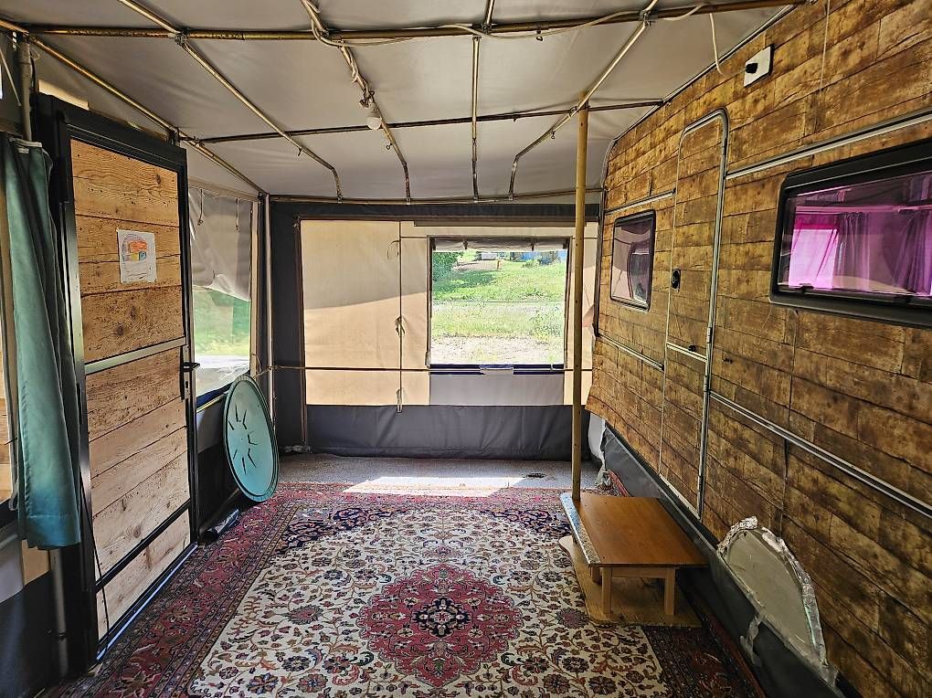 Mobilhome: Wohnwagen mit Vorzelt und Überdach – Usato da Basel venduto da Sthefunny 3