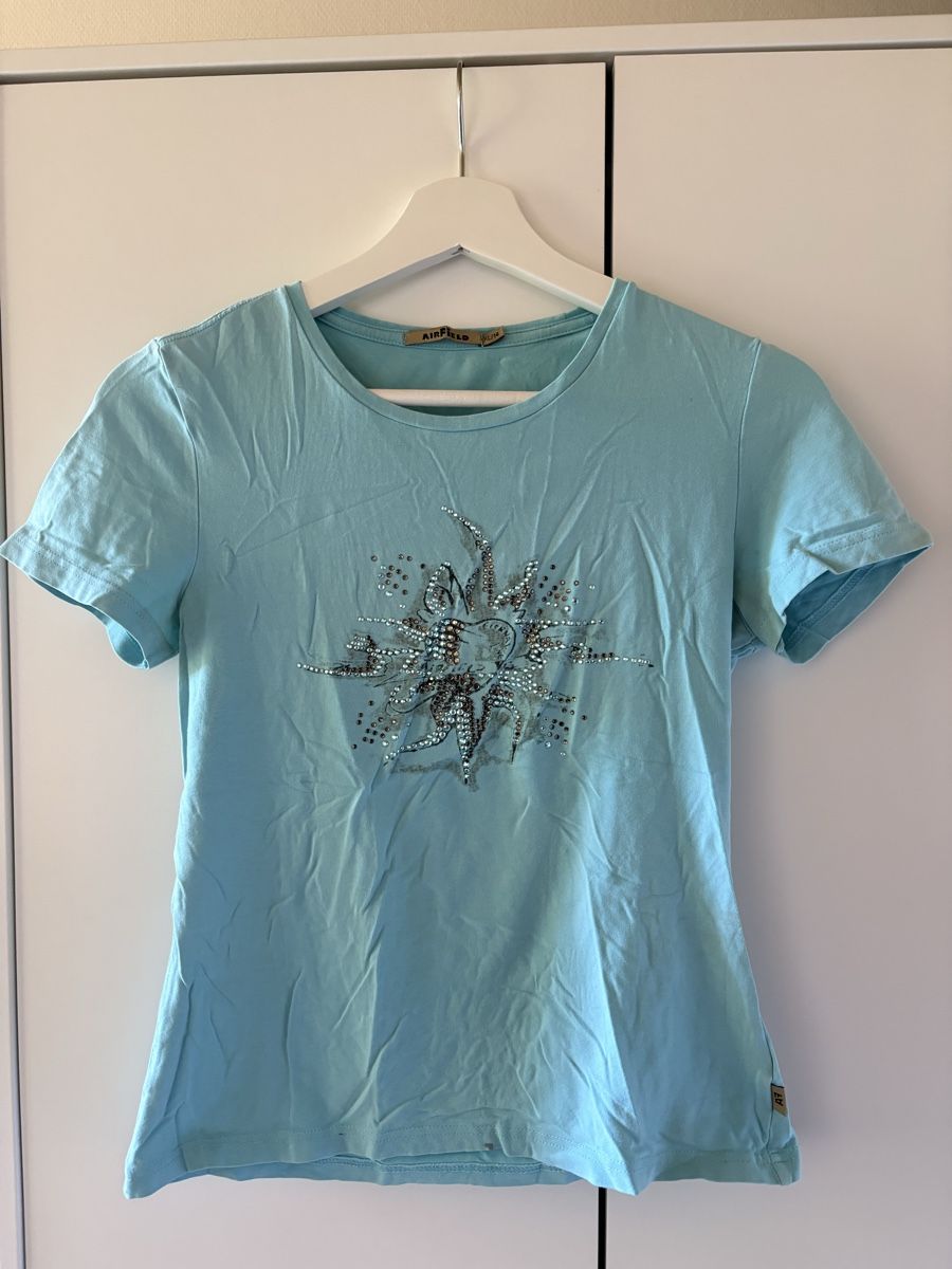 T-shirt: T-Shirt Airfield hellblau mit Strass  – Usato da Ermatingen venduto da ric_2td5