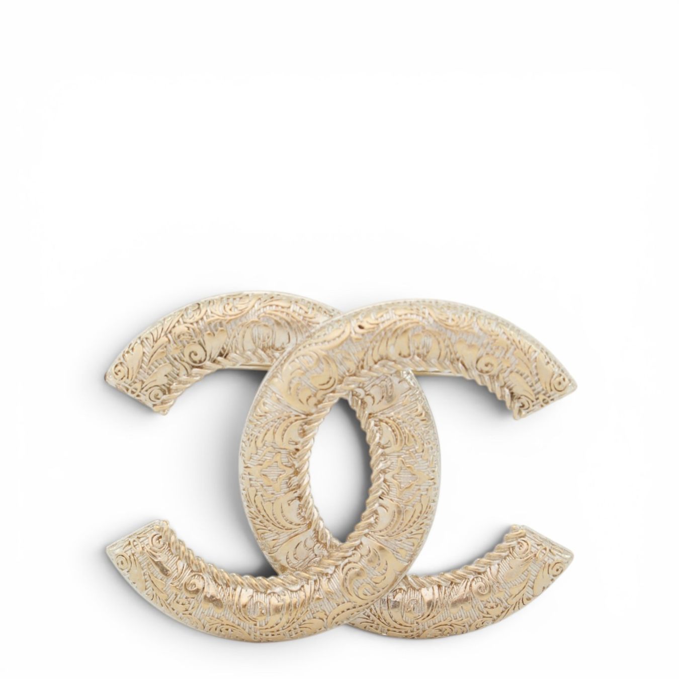 Chanel Broches & Aiguilles: Chanel Brosche gold gemustert – D'occasion à Binningen par Designerlabels