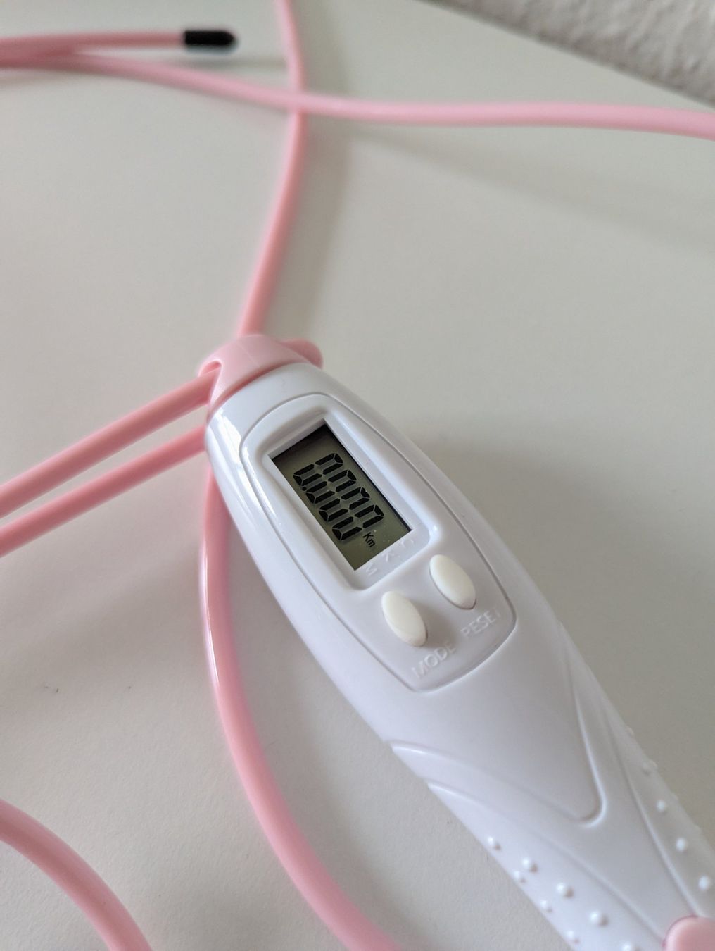 Altro in Giocattoli & Bricolage: Fitness-Springseil mit Zähler - Pink/Weiss – Usato da Zürich venduto da eflohmi