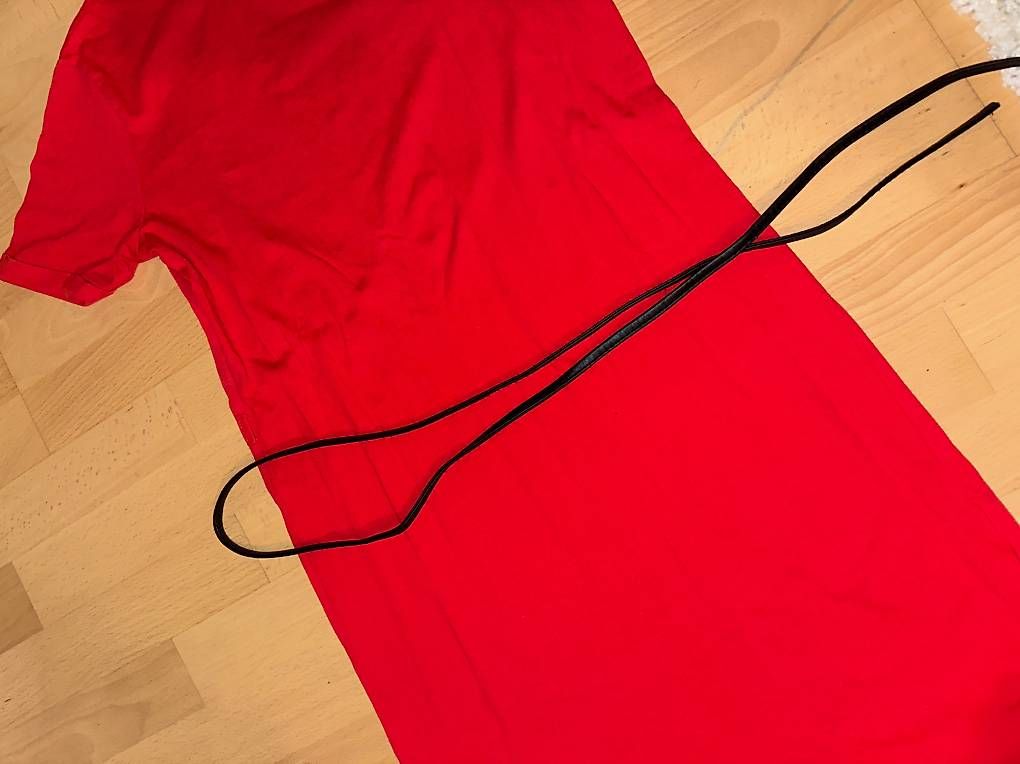 Kleider: Rotes Kleid mit Gurt – Gebraucht aus Watt von nad_h9db 1