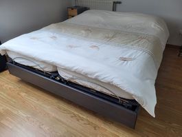 Lit avec sommier relevable electrique