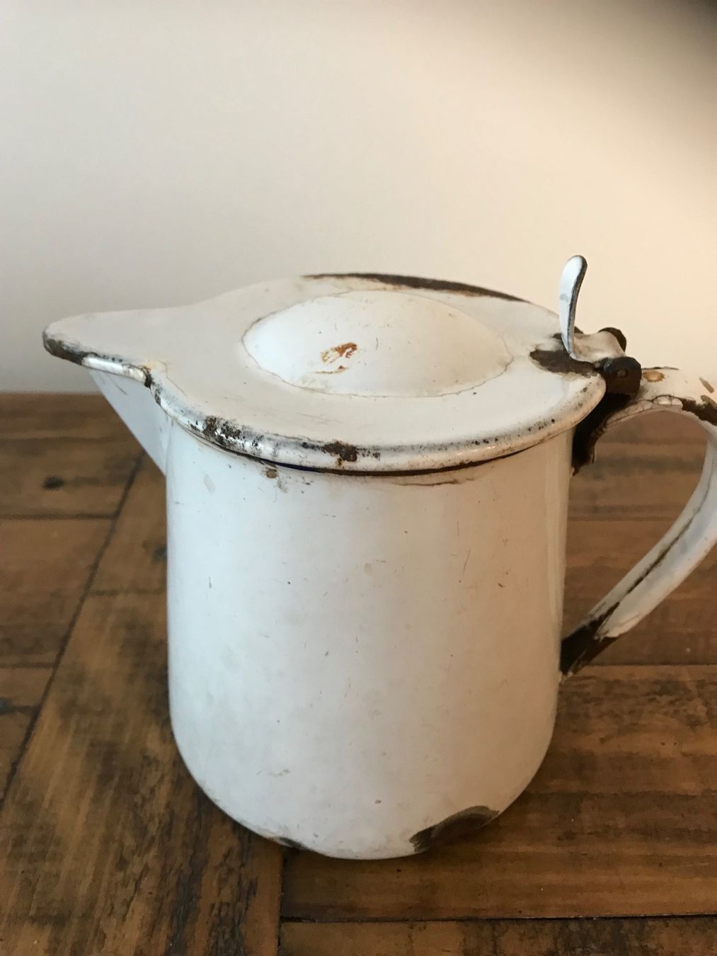 Caraffe: Emaille Kanne mit Scharnierdeckel – Usato da Rapperswil SG venduto da cosiba01