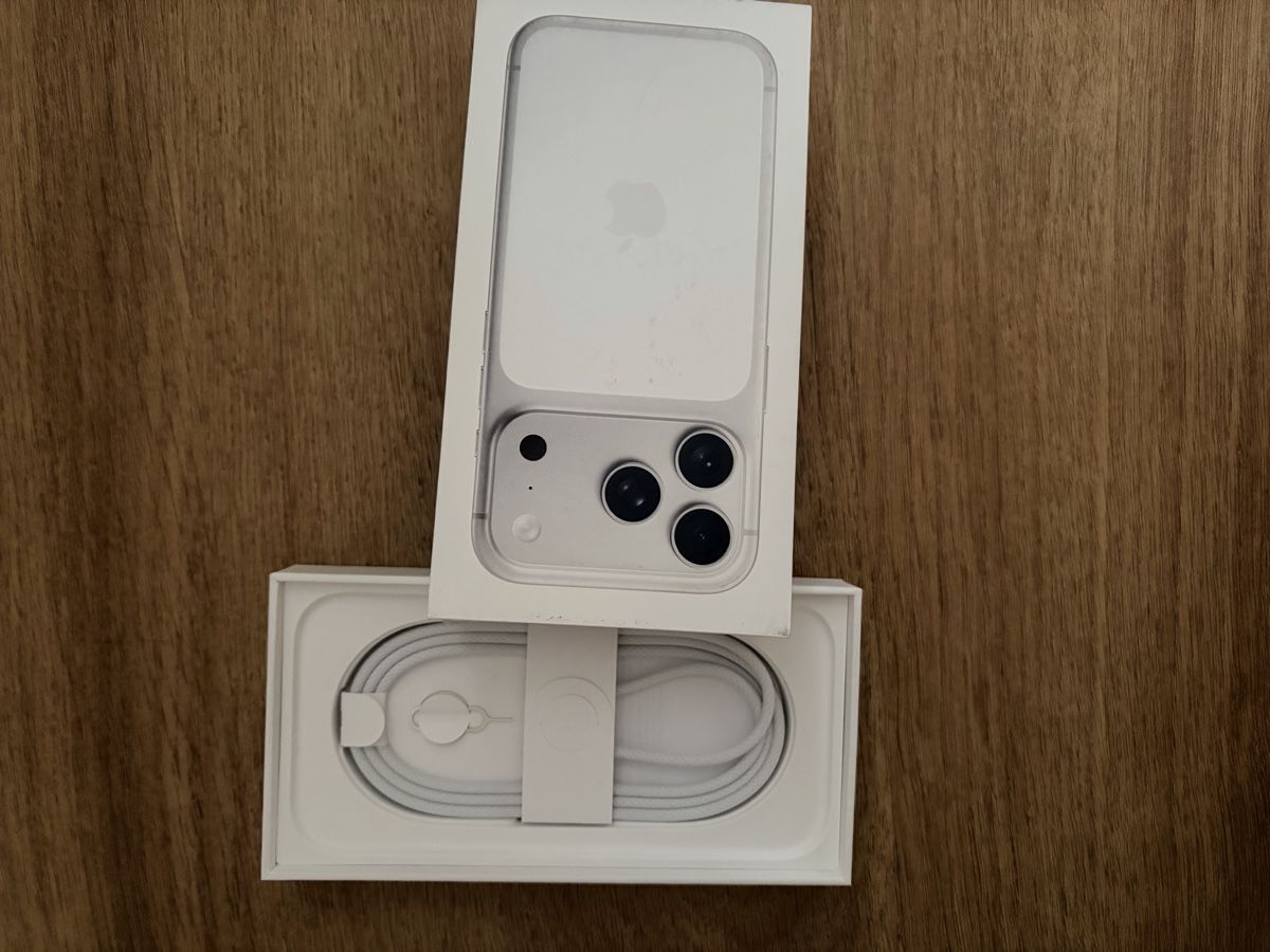 Apple Portables: 2 monate altes Iphone 17Pro | mit Garantie – Neuf (Voir description) à Lichtensteig par Polarlicht27 3