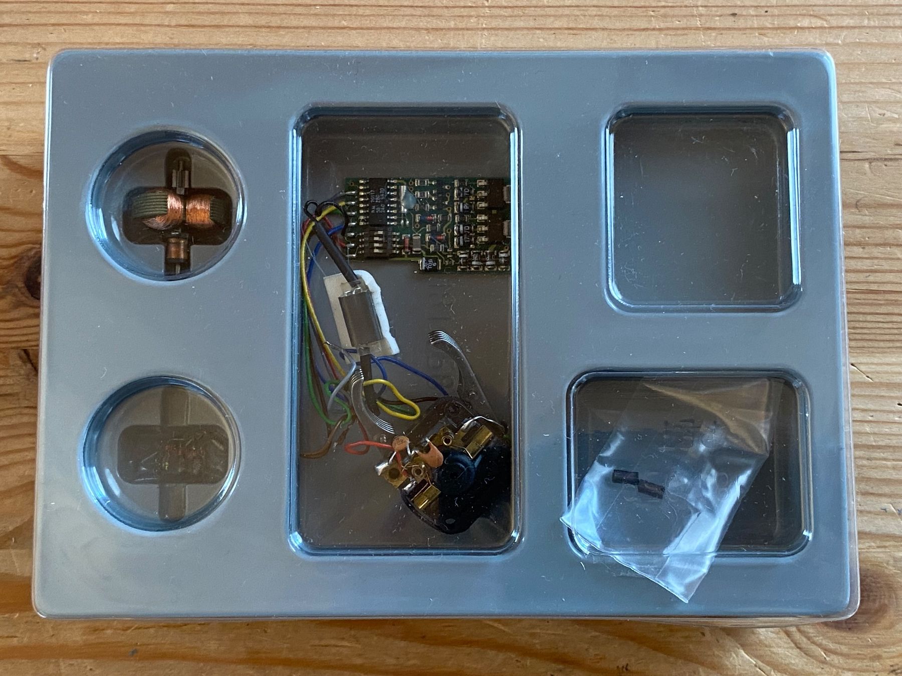 Märklin Modelleisenbahnen: Märklin DELTA Decoder-Set mit Motor aus SBB Re 460 – Gebraucht aus Grosshöchstetten von BEtrain 5