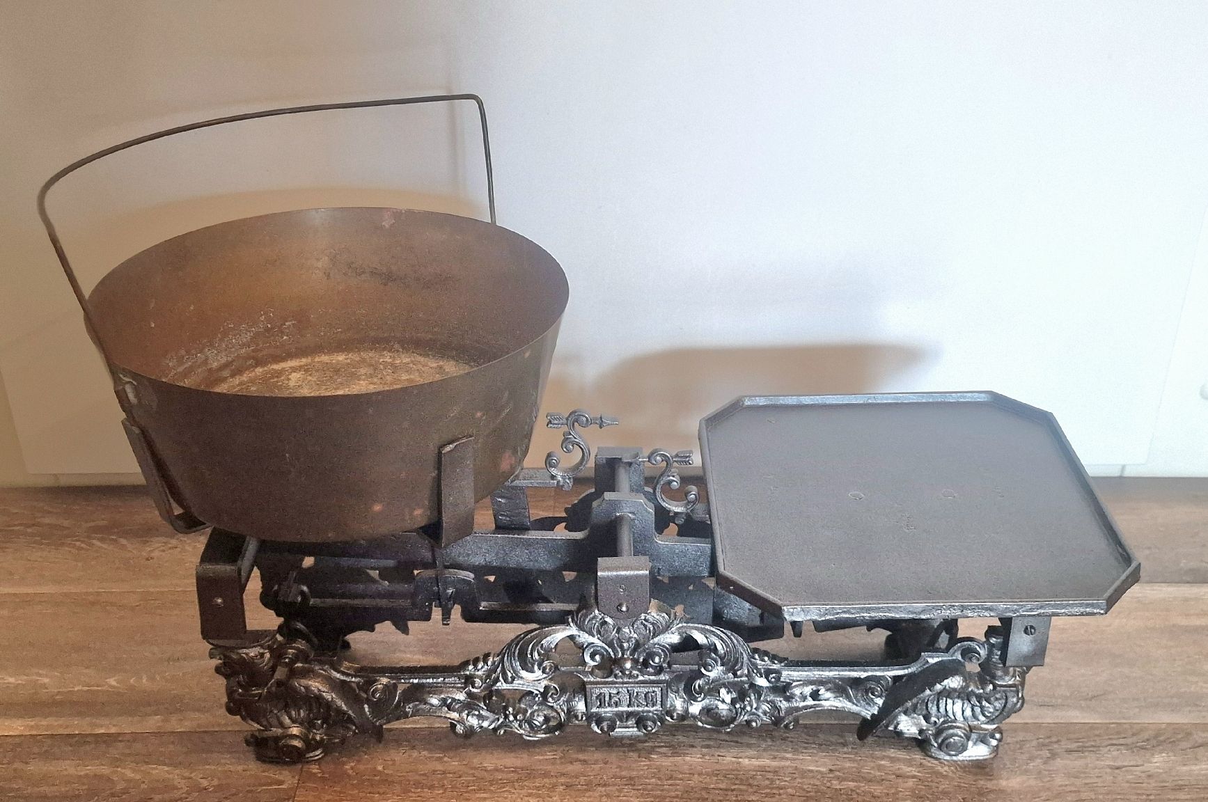 Bilance e pesi: Balance ancienne restaurée pour décoration  – Usato da Monthey venduto da ditty 4