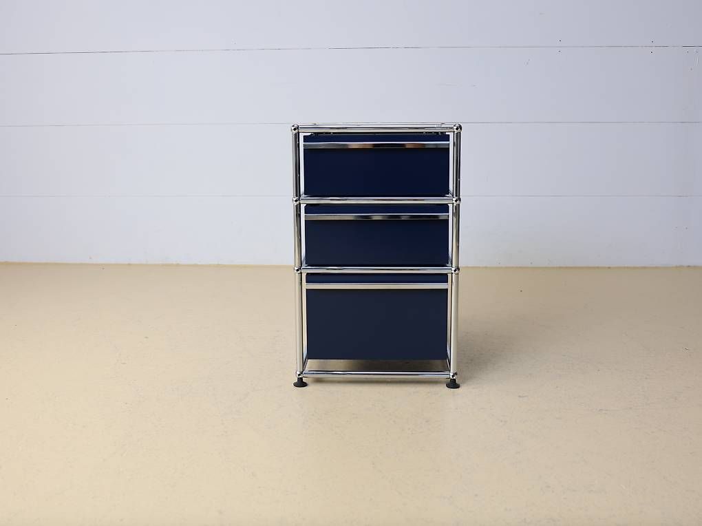 USM Banconi: USM Haller Korpus in Stahlblau – Usato da Meinisberg venduto da atelier_TILIJA