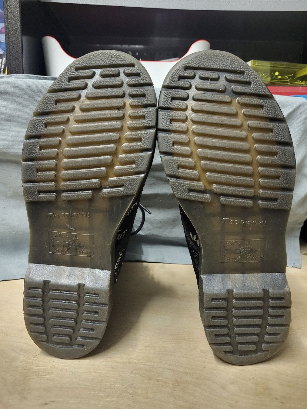 Dr. Martens Damenschuhe: Dr. Martens Boots schwarz Blumenmuster  – Gebraucht aus Belp von butterfly02 4