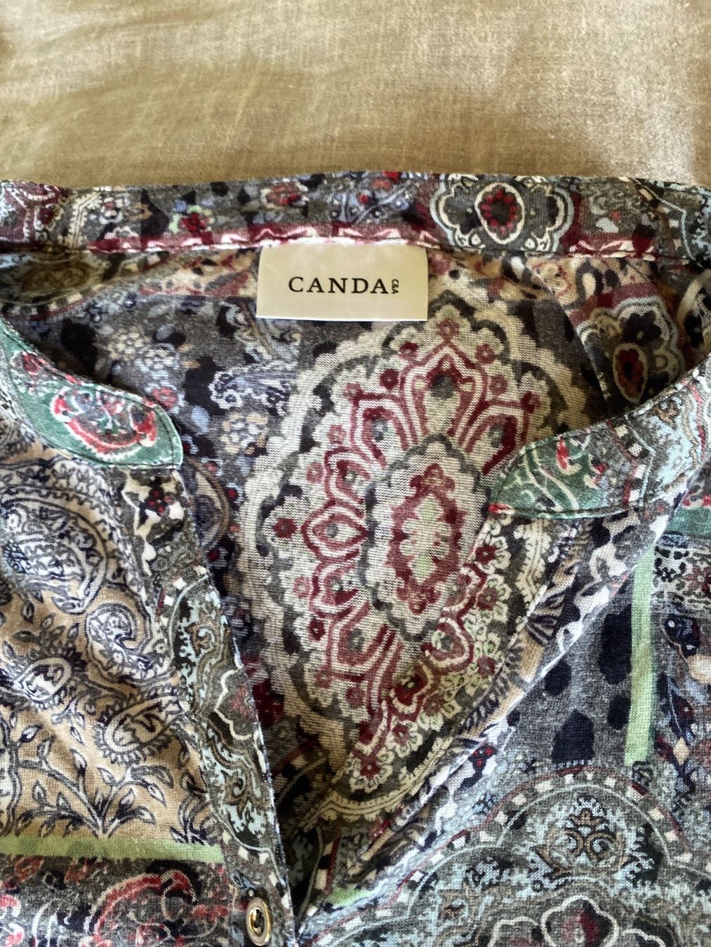 C&A Blusen: CANDA C&A BLUSE/SHIRT Gr.42/44 bunt gemustert – Gebraucht aus Frauenfeld von Boldi46