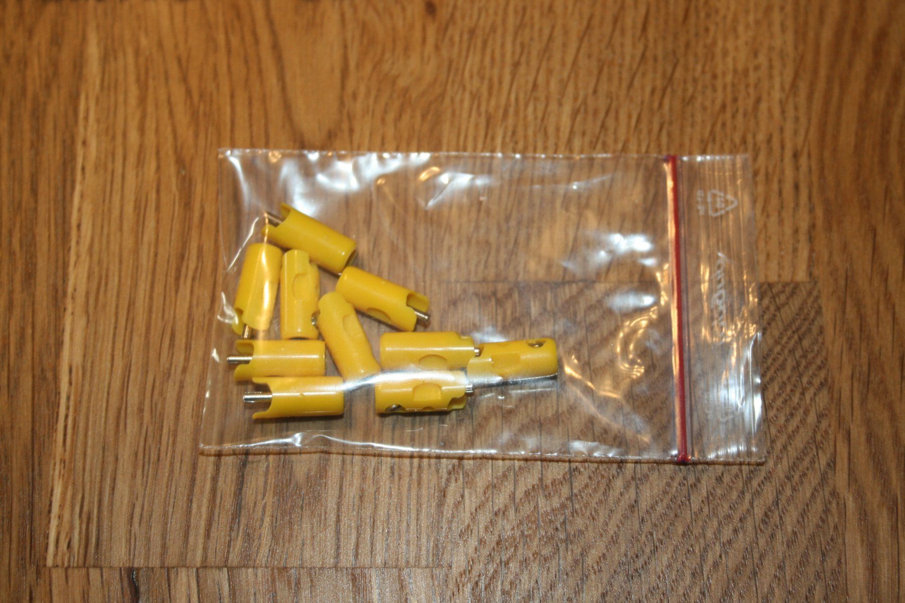 Märklin Modellini di ferrovie: Märklin 71412 Stecker gelb, 10 St. – Nuovo (secondo la descrizione) da Bavois venduto da Alainuldry