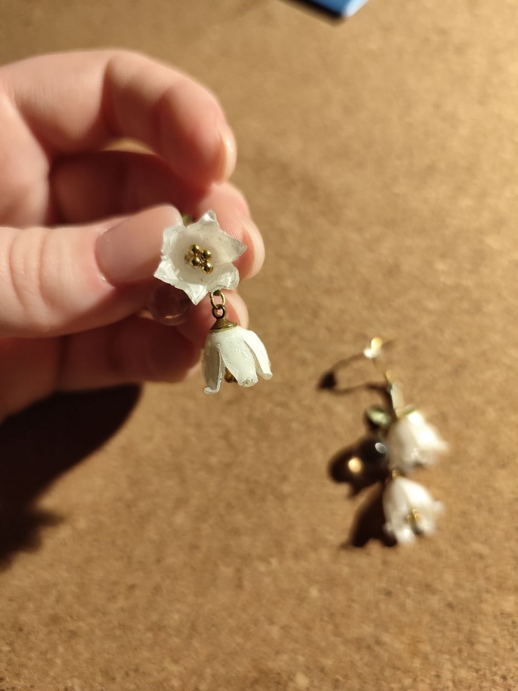 Orecchini pendenti & Orecchini a lobo: Cottagecore: Pfirsich-Glockenblumen Weiss Ohrringe – Usato da Rafz venduto da ell_xks7 3