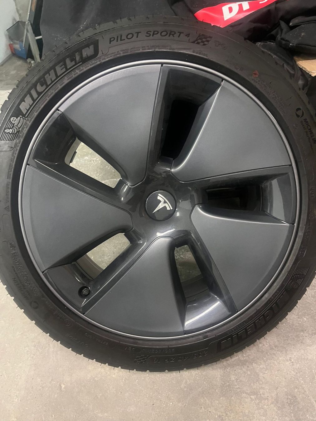 Pneumatici & Ruote complete: Tesla Model 3 Kompletträder Sommer – Usato da Rebstein venduto da Grafracing 8