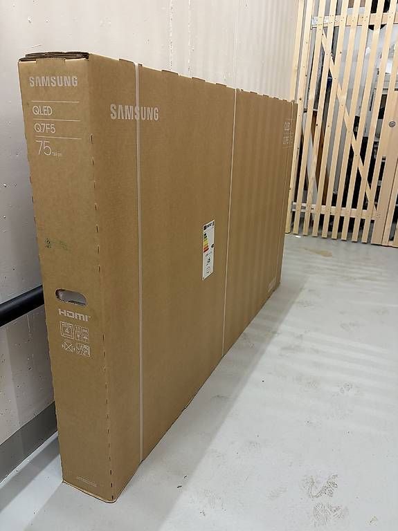 Samsung Fernseher: Neu: Samsung QLED 75 Zoll – Neu und originalverpackt aus Zürich von Dekii_01
