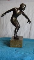 Bronze Skulptur Athlet mit Diskus auf Marmorsockel antik