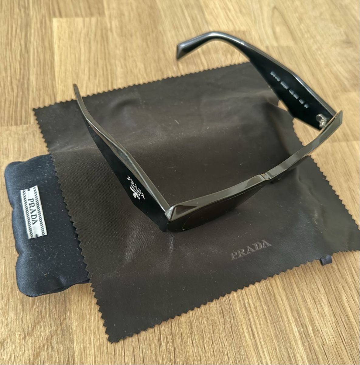 Prada Occhiali & Lenti: Prada Symbole Sonnenbrille – Usato da Basel venduto da fel_l8h9 2
