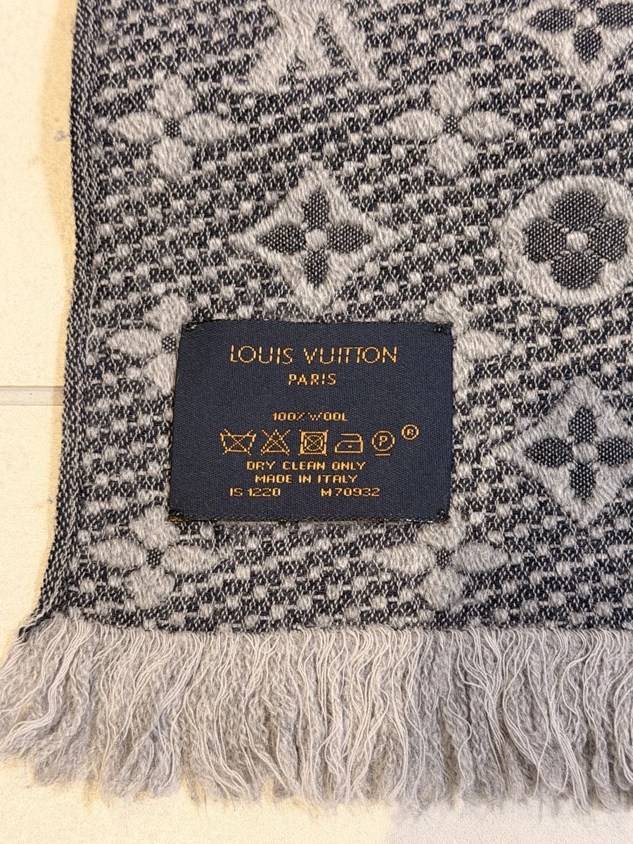 Louis Vuitton Foulards & écharpes: Louis Vuitton Monogram Schal / Sciarpa - 100% Wool – D'occasion à Lugano par antoniobonyy 3