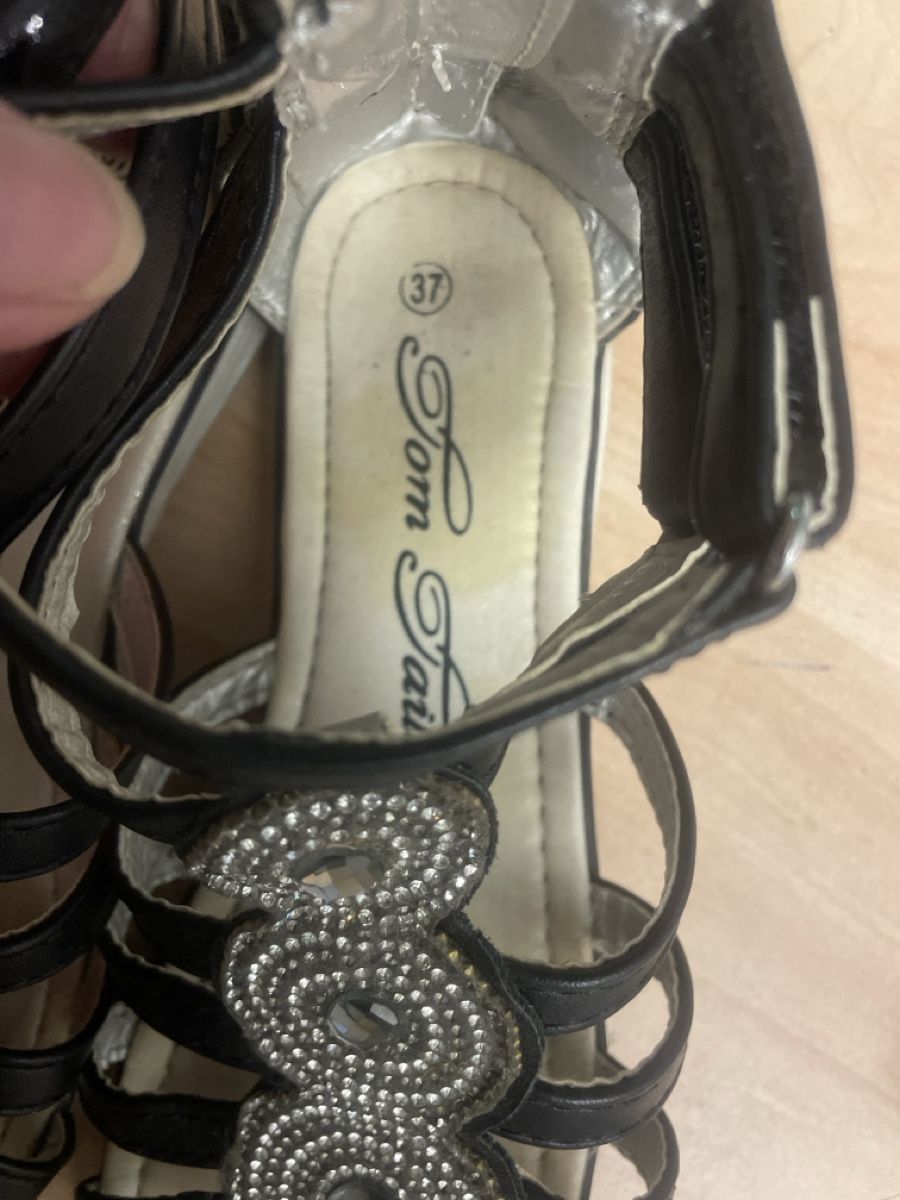 Scarpe per ragazze: Sandalen  Tom Tailor schwarz Gr. 37 – Usato da Obergerlafingen venduto da cabo4 2