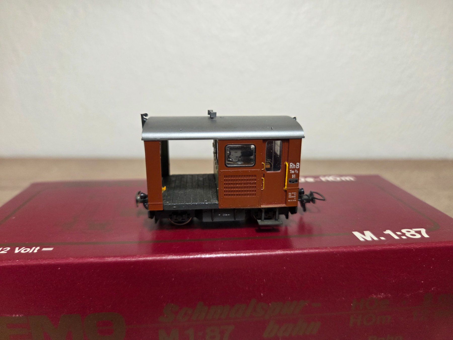 Bemo Modellini di ferrovie: Bemo 1274 191 Rangiertraktor Tm 2/2 RhB H0m – Usato da St-Aubin-Sauges venduto da Lo_Go