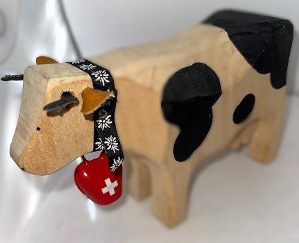 Trauffer Giocattoli: Handgeschnitzte Holzkuh mit Herzglocke, Schweizer Deko – Usato da Lutzenberg venduto da Pinschi01 2
