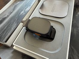 Apple Watch Ultra 3 - Titan Schwarz - Batterie 100%